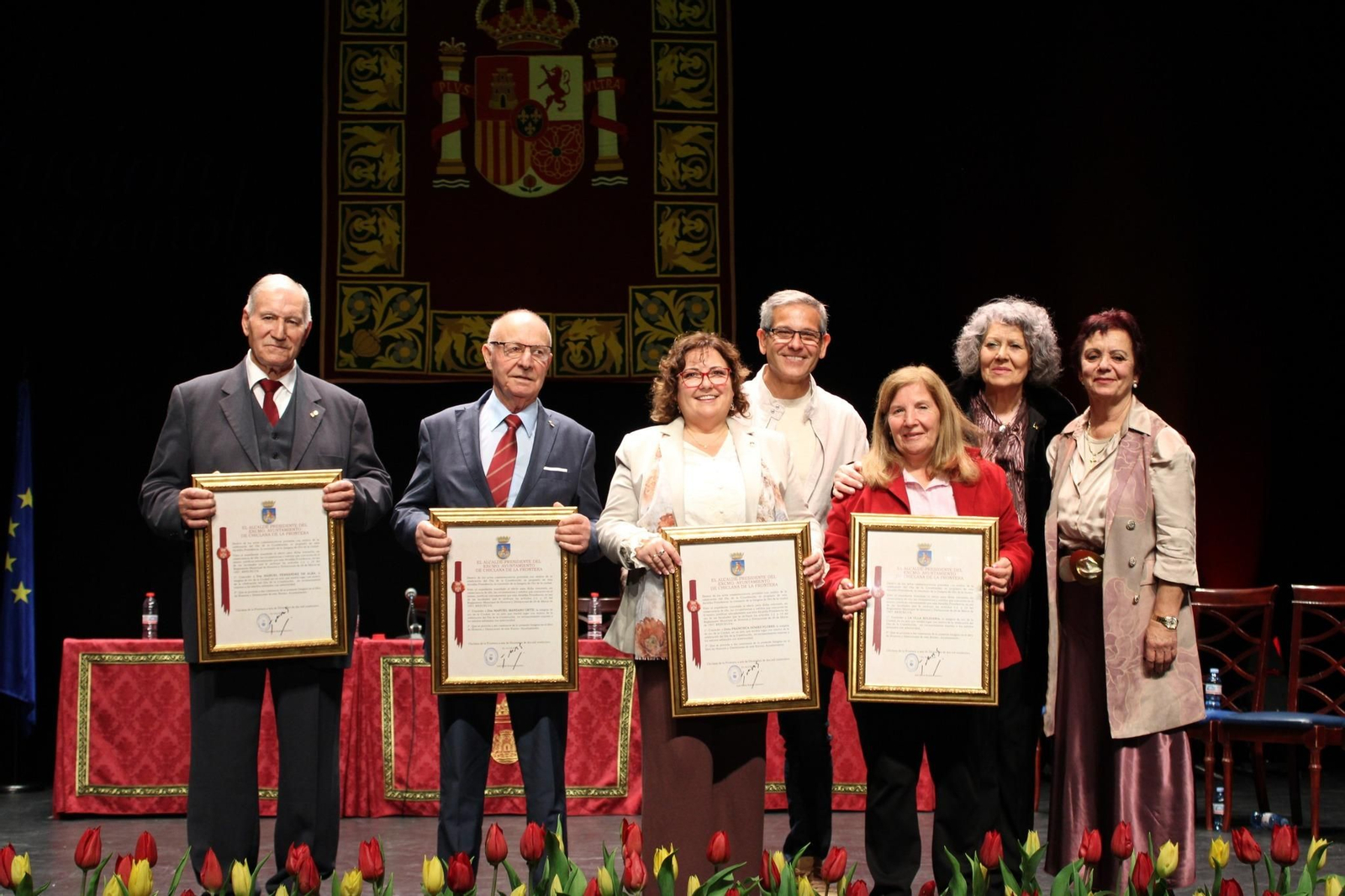 Una imagen de todos los chiclaneros distinguidos con la Insignia de Oro de la ciudad.