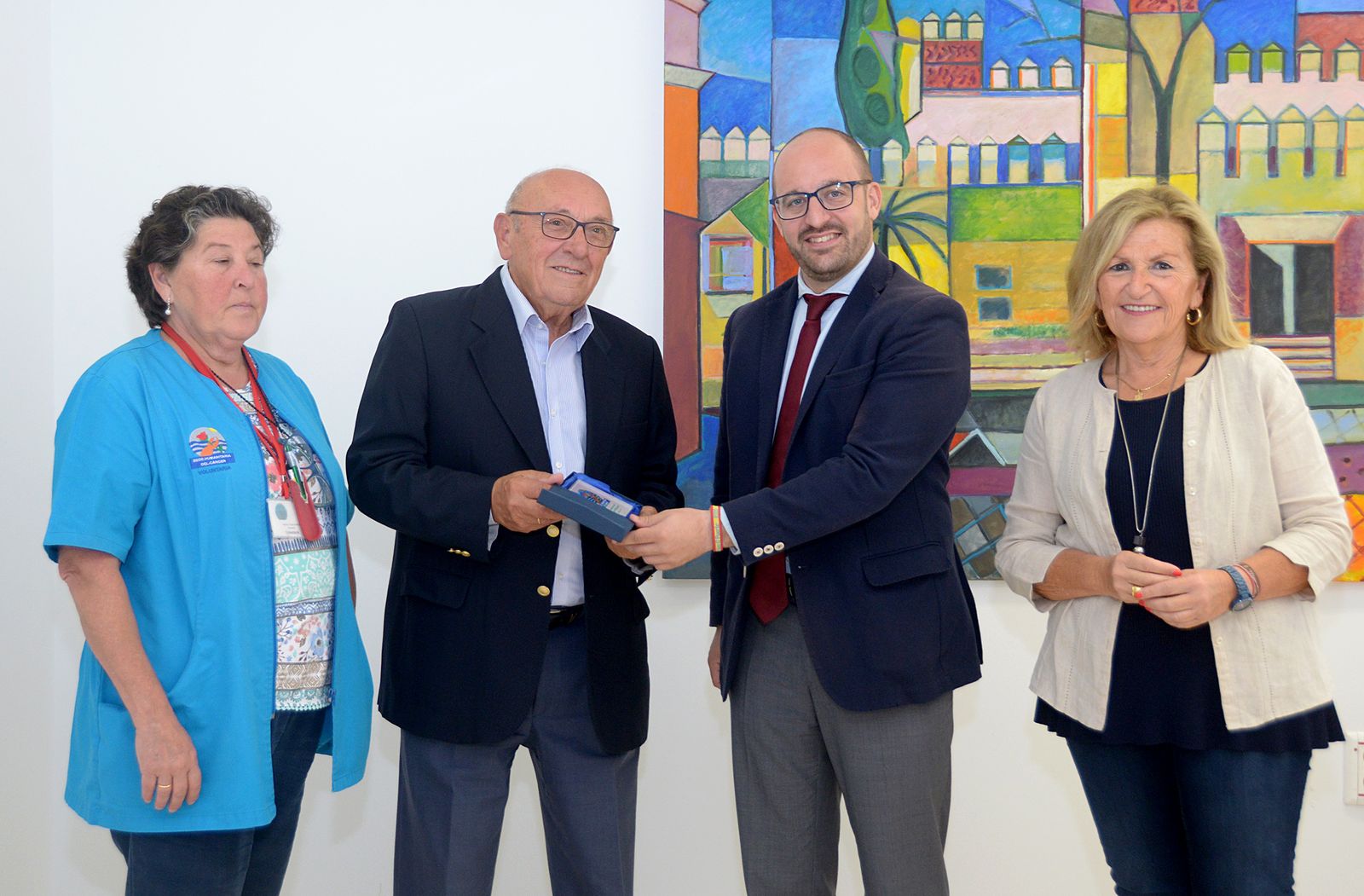 Una imagen del reconocimiento realizado a los miembros de la Sede Humanitaria Portuense del Cáncer.