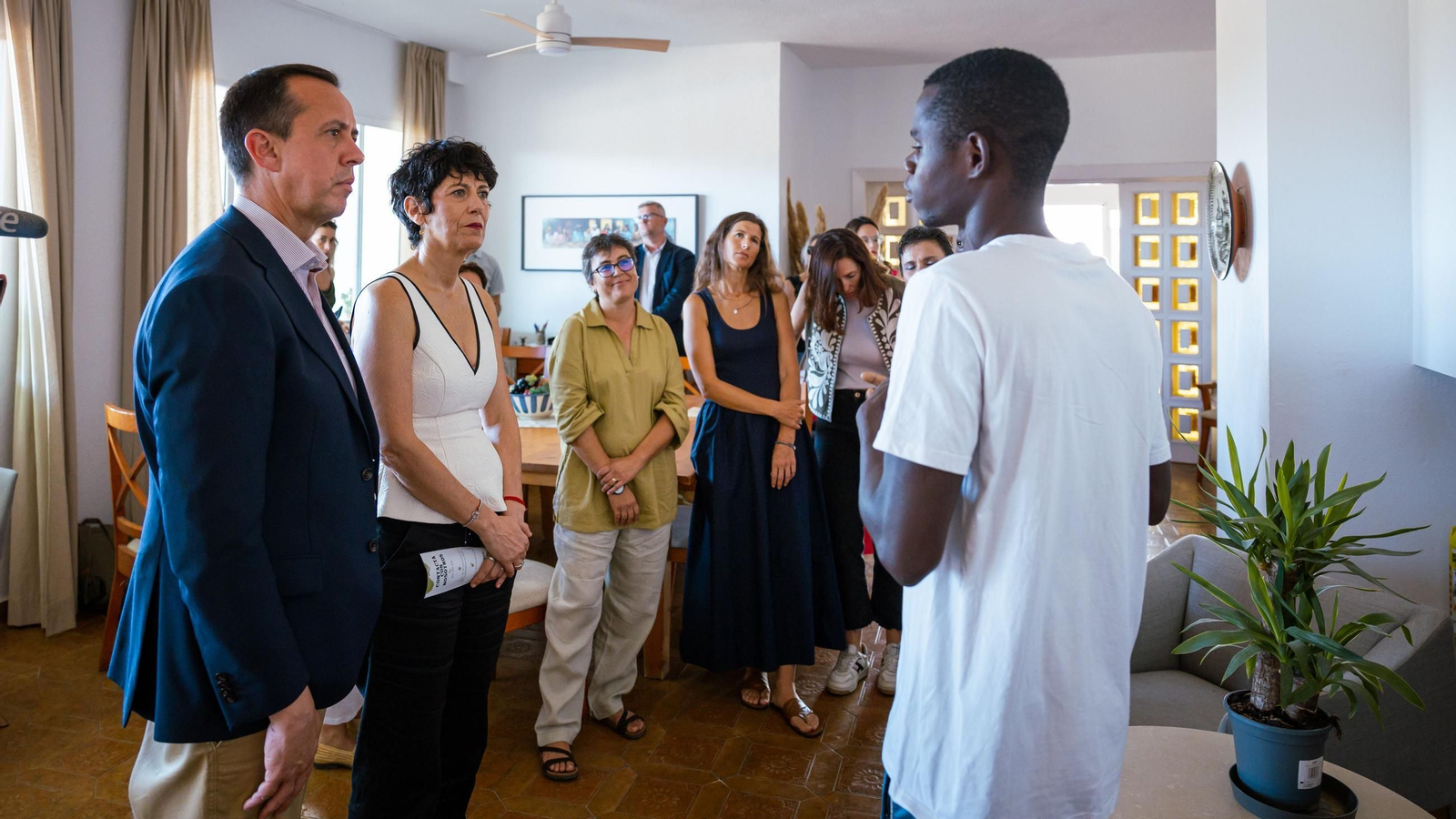 La ministra Elma Saiz ha visitado las viviendas de tuTecho en Níjar.