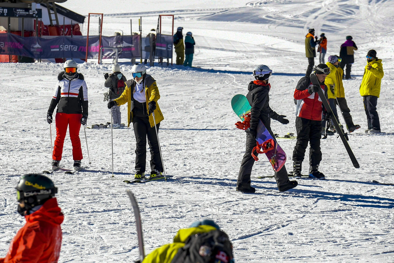 Fotos: así fue el primer día de la temporada de esquí en Sierra Nevada