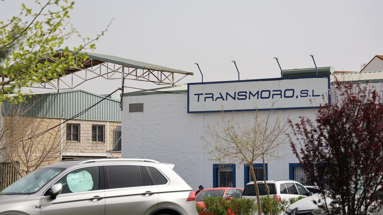 La empresa Transmoro S.L., en Lucena del Puerto, este mismo martes. La empresa Transmoro S.L., en Lucena del Puerto, este mismo martes.
