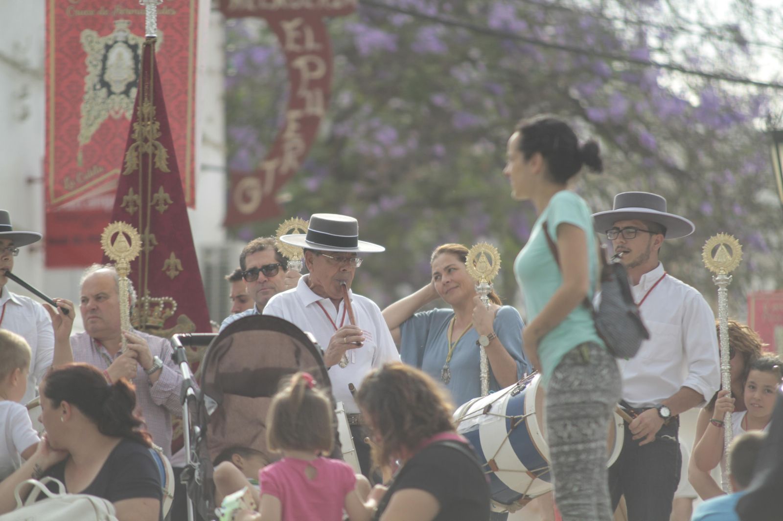 Hermandades cruzando el río Guadalquivir por Coria, en imágenes