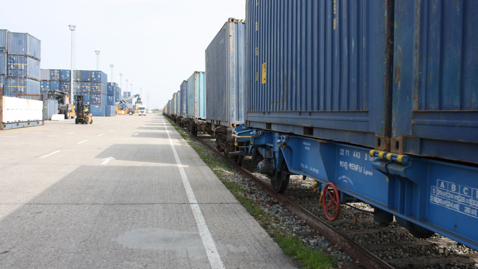 Uno de los convoyes dispuesto para su salida hacia el Puerto de Huelva.