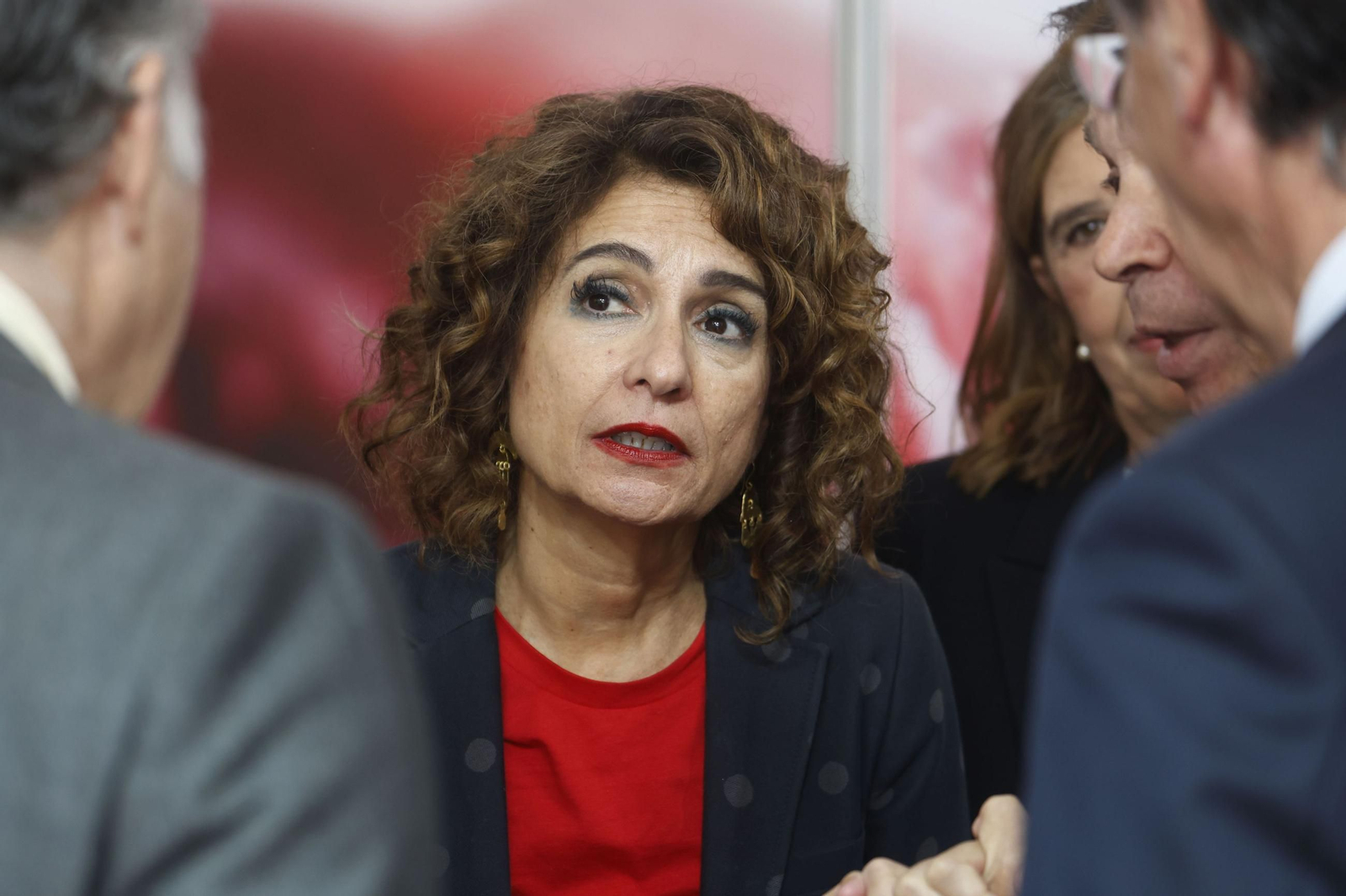 La vicepresidenta primera del Gobierno y ministra de Hacienda, María Jesús Montero, en una visita institucional.