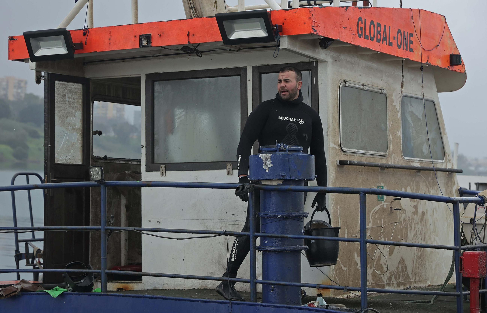 Fotos del reflote del Global One en el puerto de Algeciras