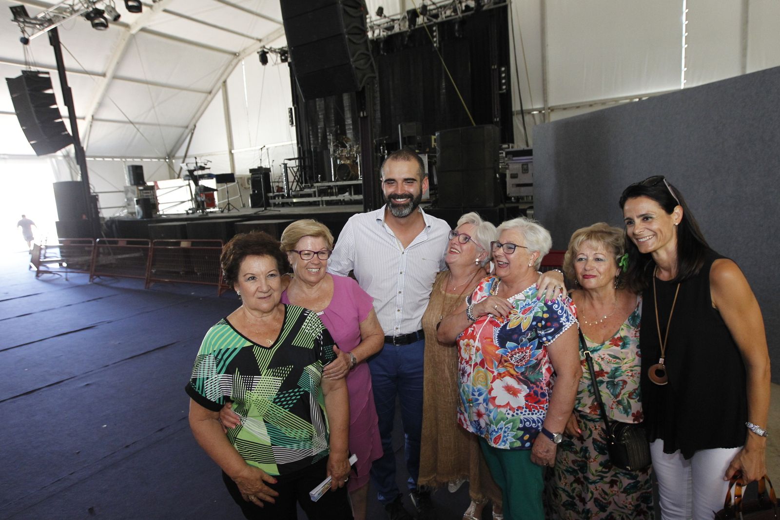 Fotogalería comida homenaje a los mayores. Feria de Almería 2019
