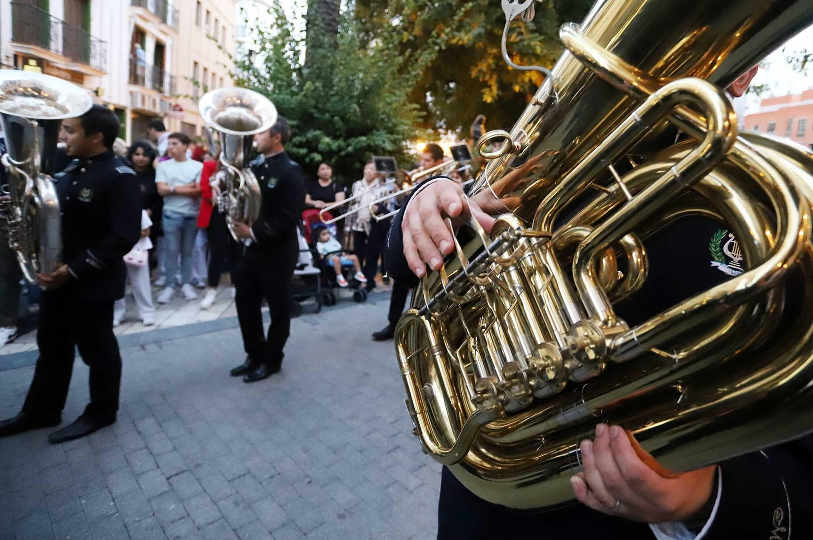 Imágenes de la procesión de la Virgen de la Amargura por las calles de Huelva