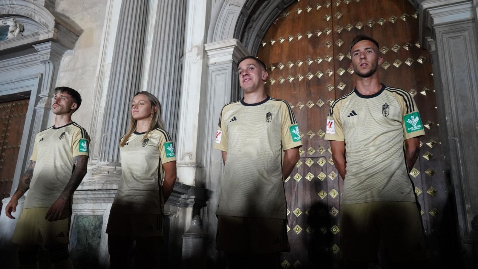 Tercera equipación del Granada CF