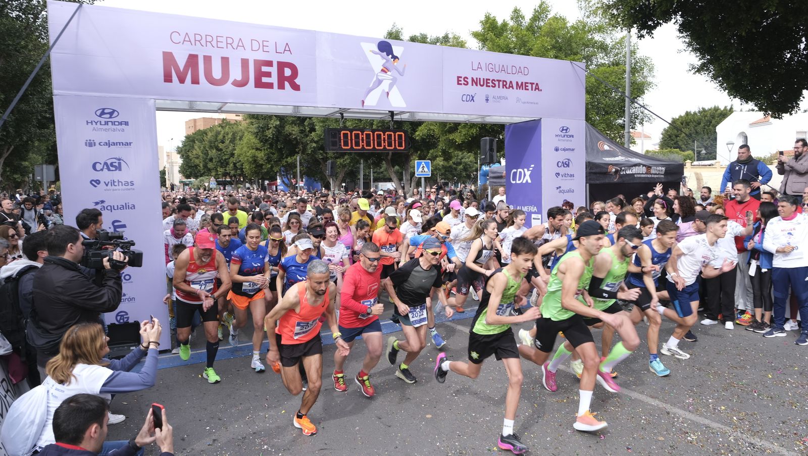 Imágenes de la Carrera de la Mujer 2023 en Almería
