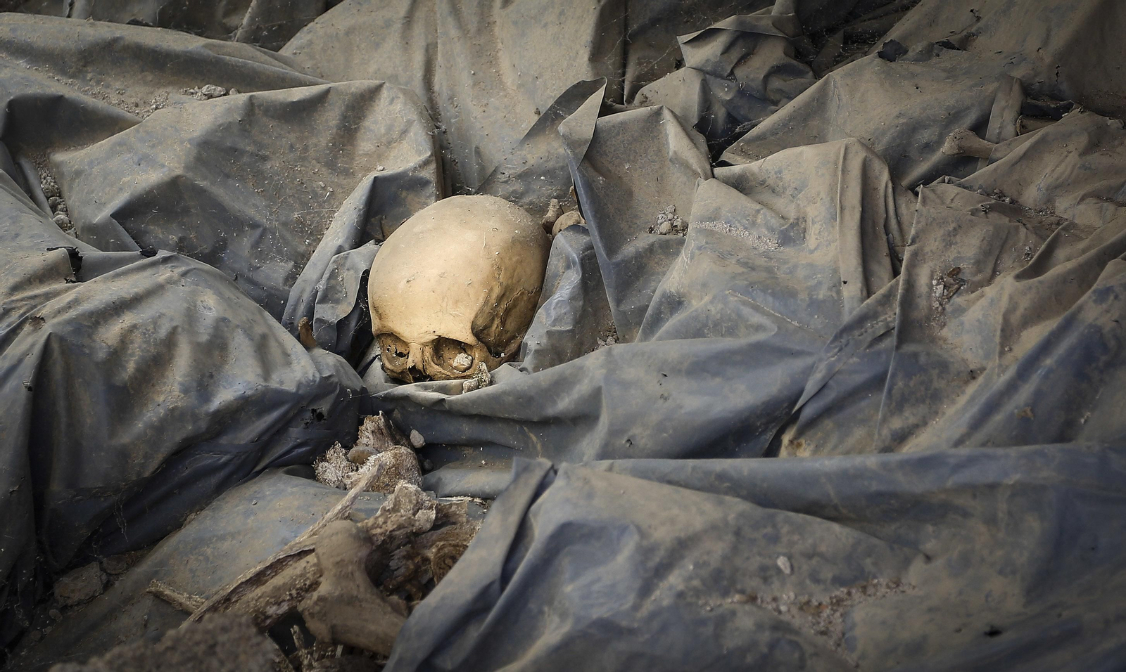 Imágenes del mal estado de los hornos, frigorificos y fosas comunes del cementerio de Sevilla.