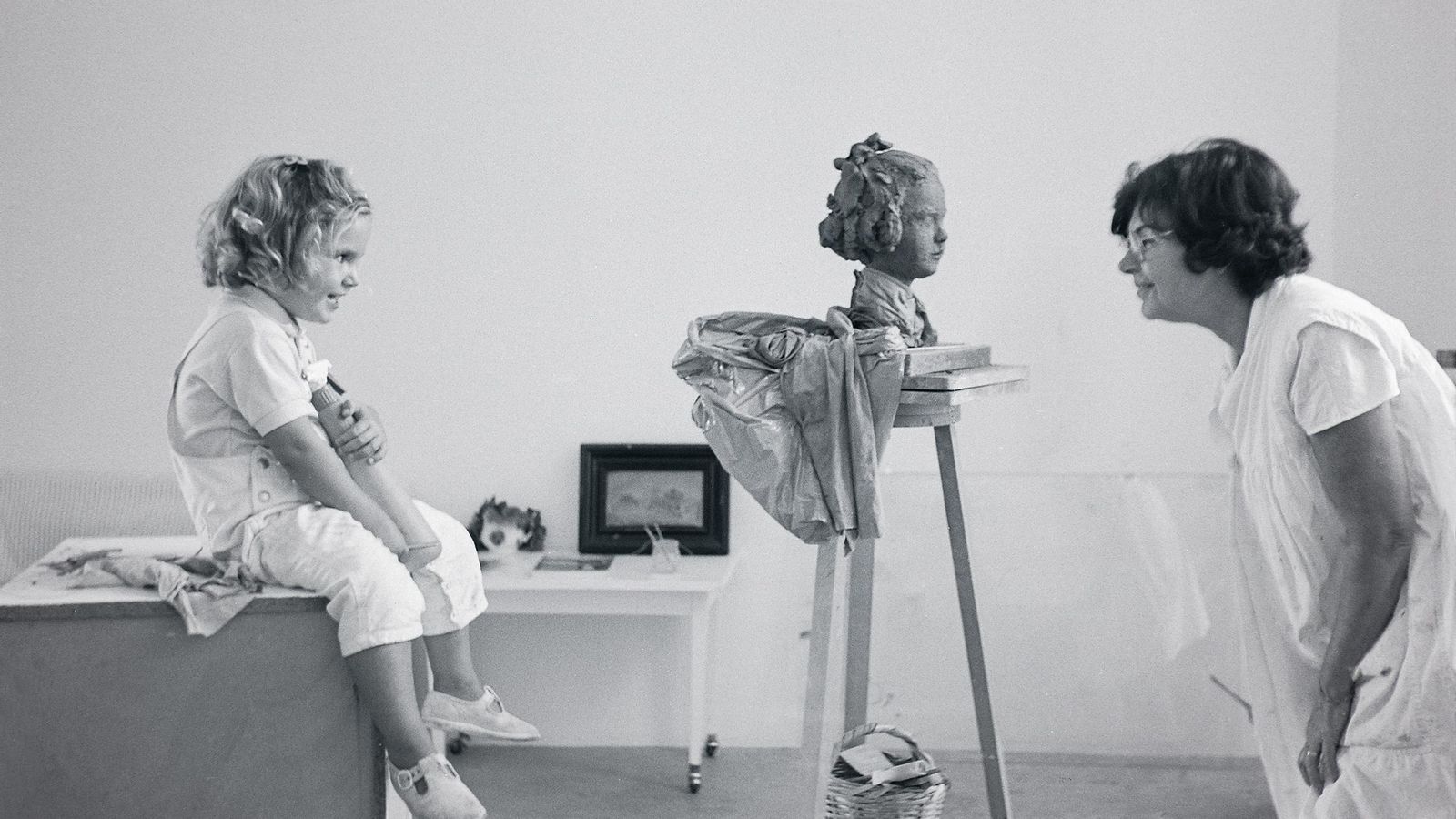 Carmen Laffón con su sobrina, una fotografía de Claudio del Campo.