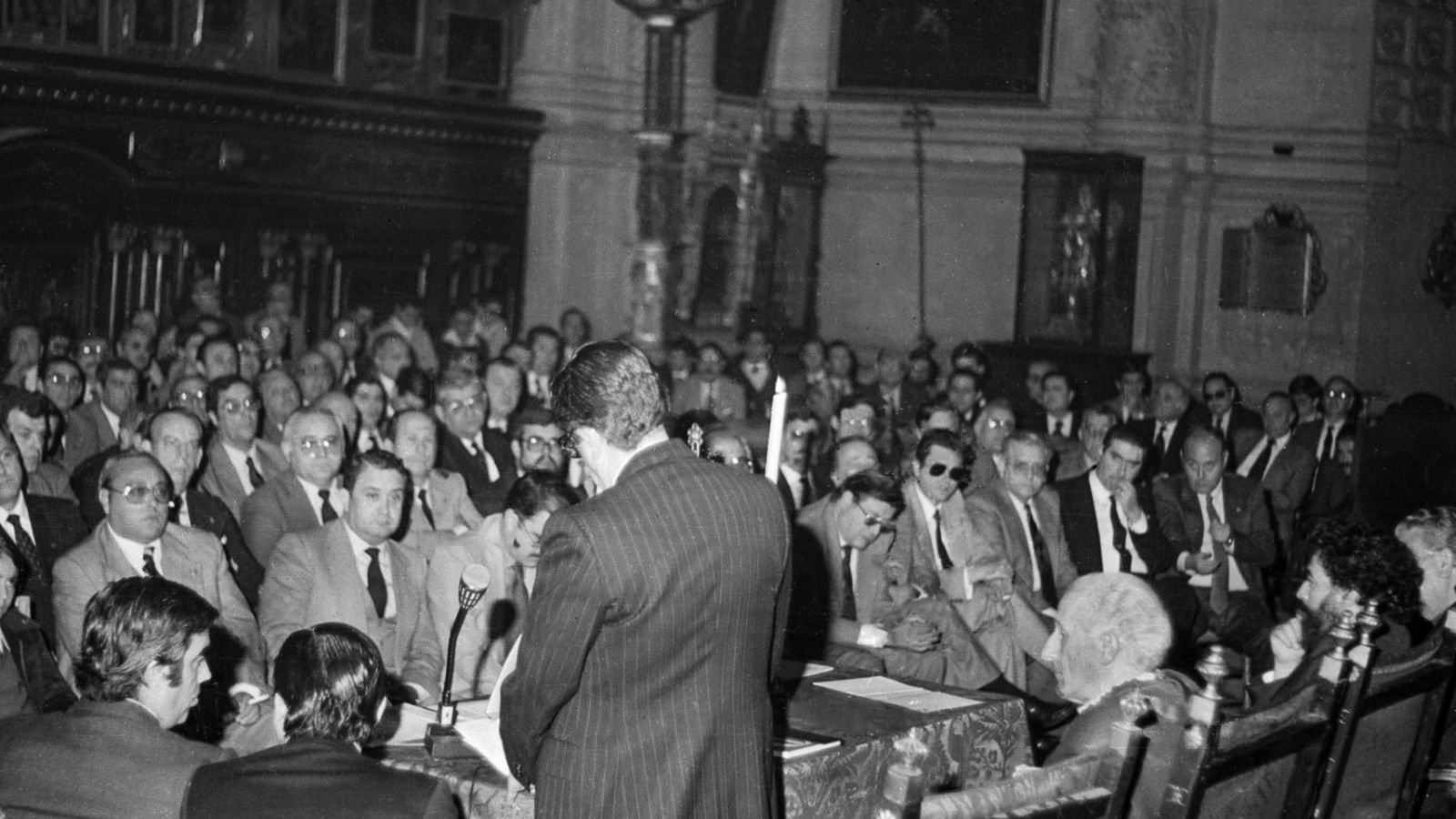 Cabildo de Toma de Horas de 1983, presidido por José Gutiérrez Mora y Eugenio Hernández Bastos, junto con el teniente de alcalde José Luis Ortiz Nuevo y como presidente del Consejo, José Carlos Campos Camacho.