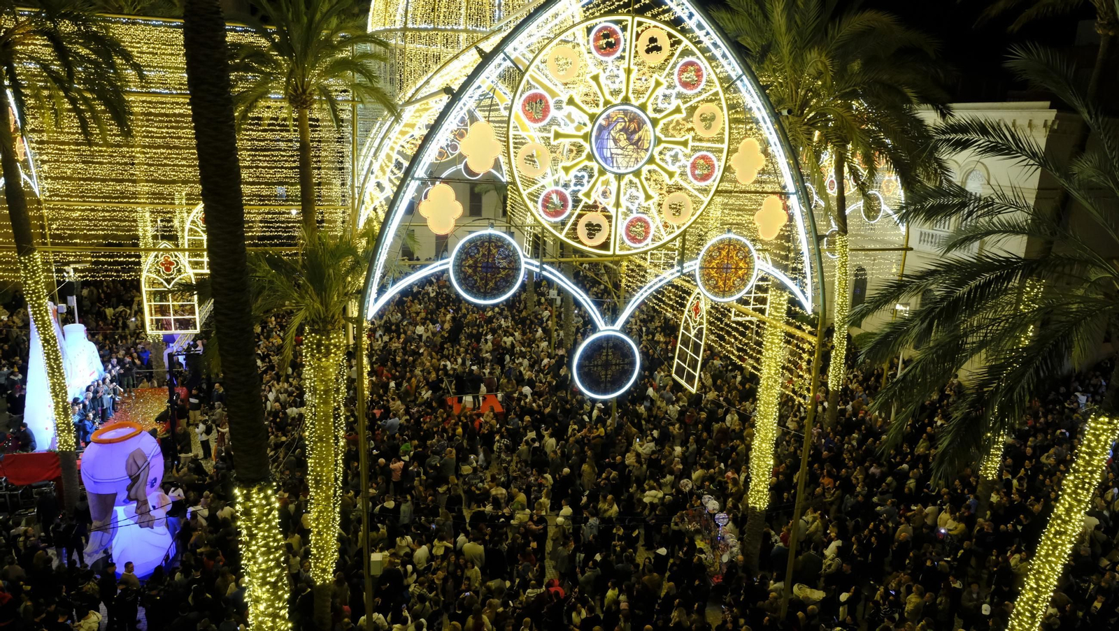 Las mejores imágenes del encendido navideño en Almería