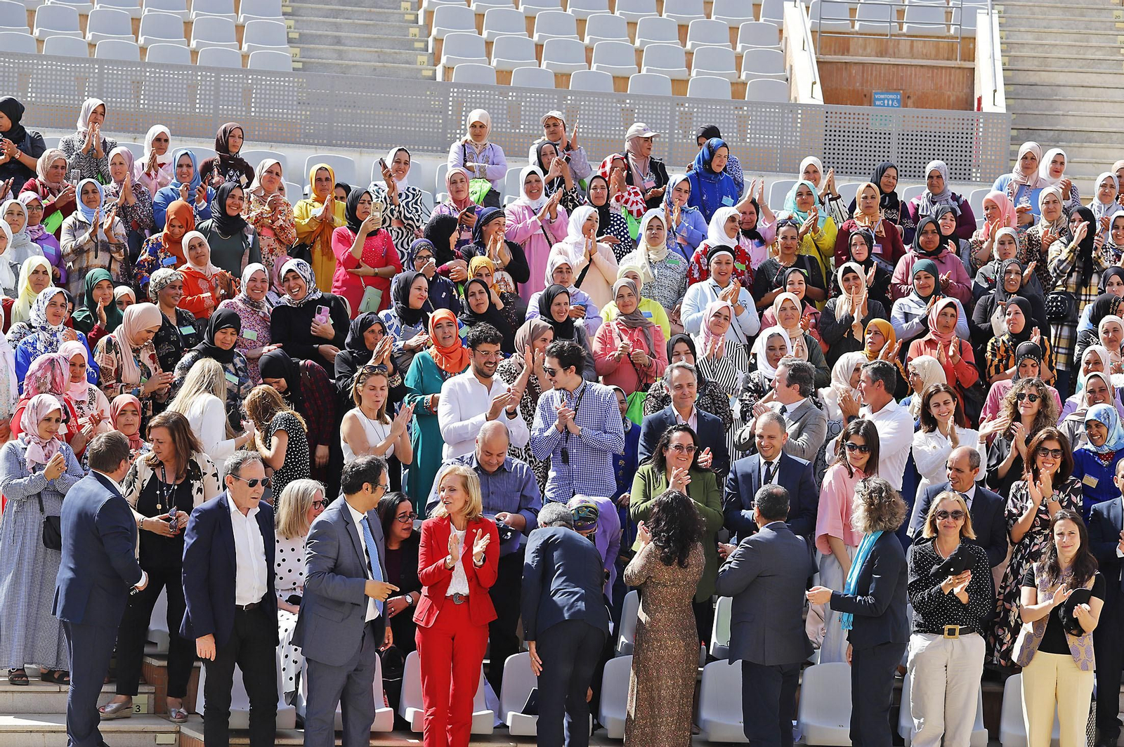 Imágenes de la entrega de los diplomas a las mujeres que han participado en el programa Wafira. Imágenes de la entrega de los diplomas a las mujeres que han participado en el programa Wafira.