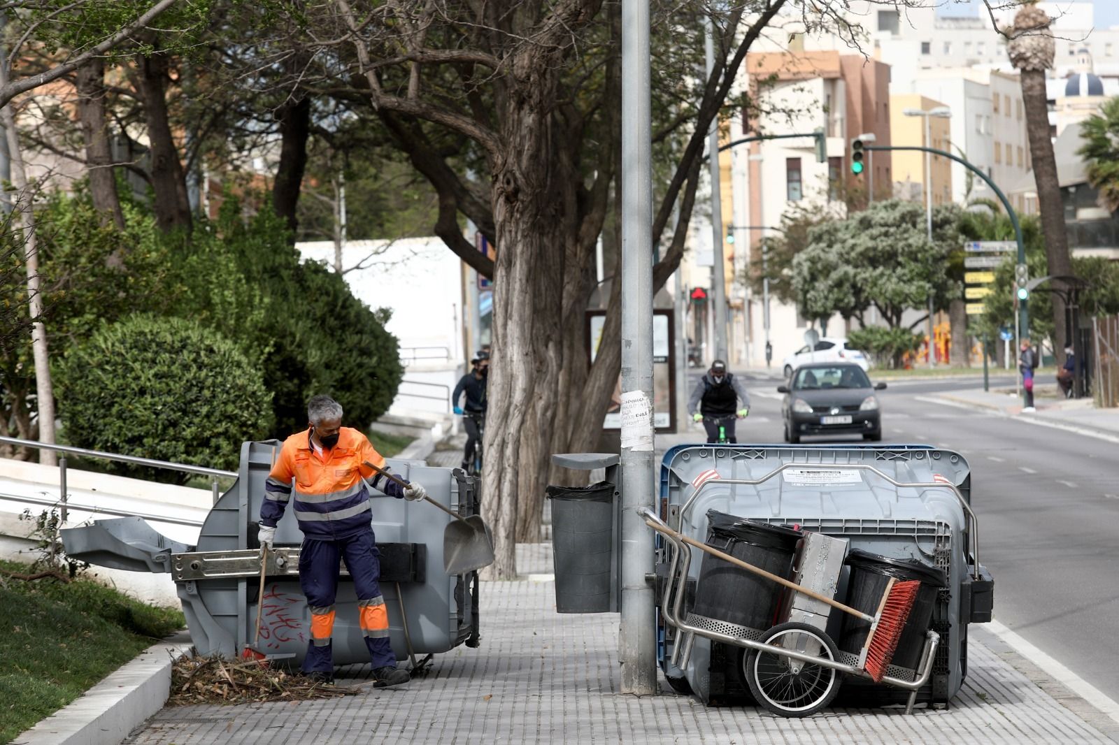 Imágenes: Los efectos del temporal de viento de Levante en Cádiz