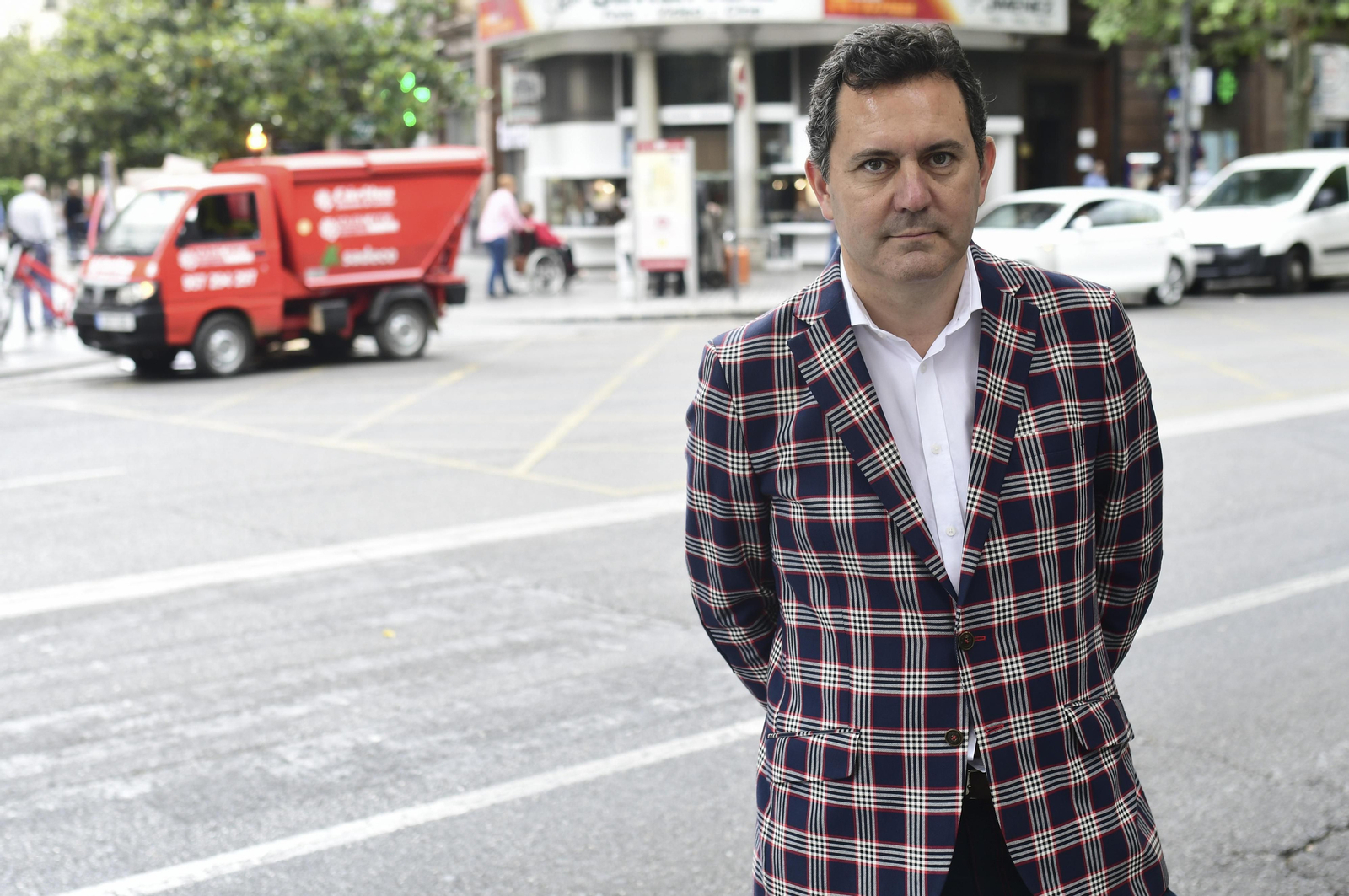 "Lo que quiere la gente es dignificar su vida"