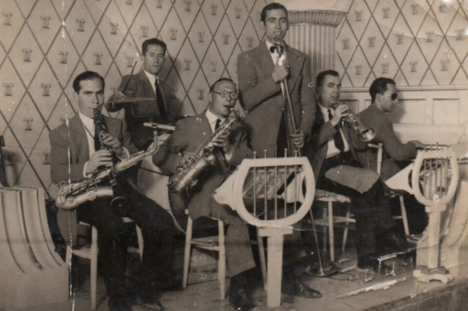 Andrés Muñoz, segundo por la izquierda.