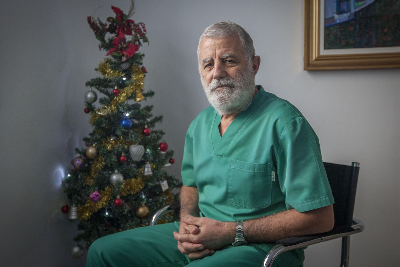 Juan Manuel García-Cubillana de la Cruz, fotografiado en su consulta.