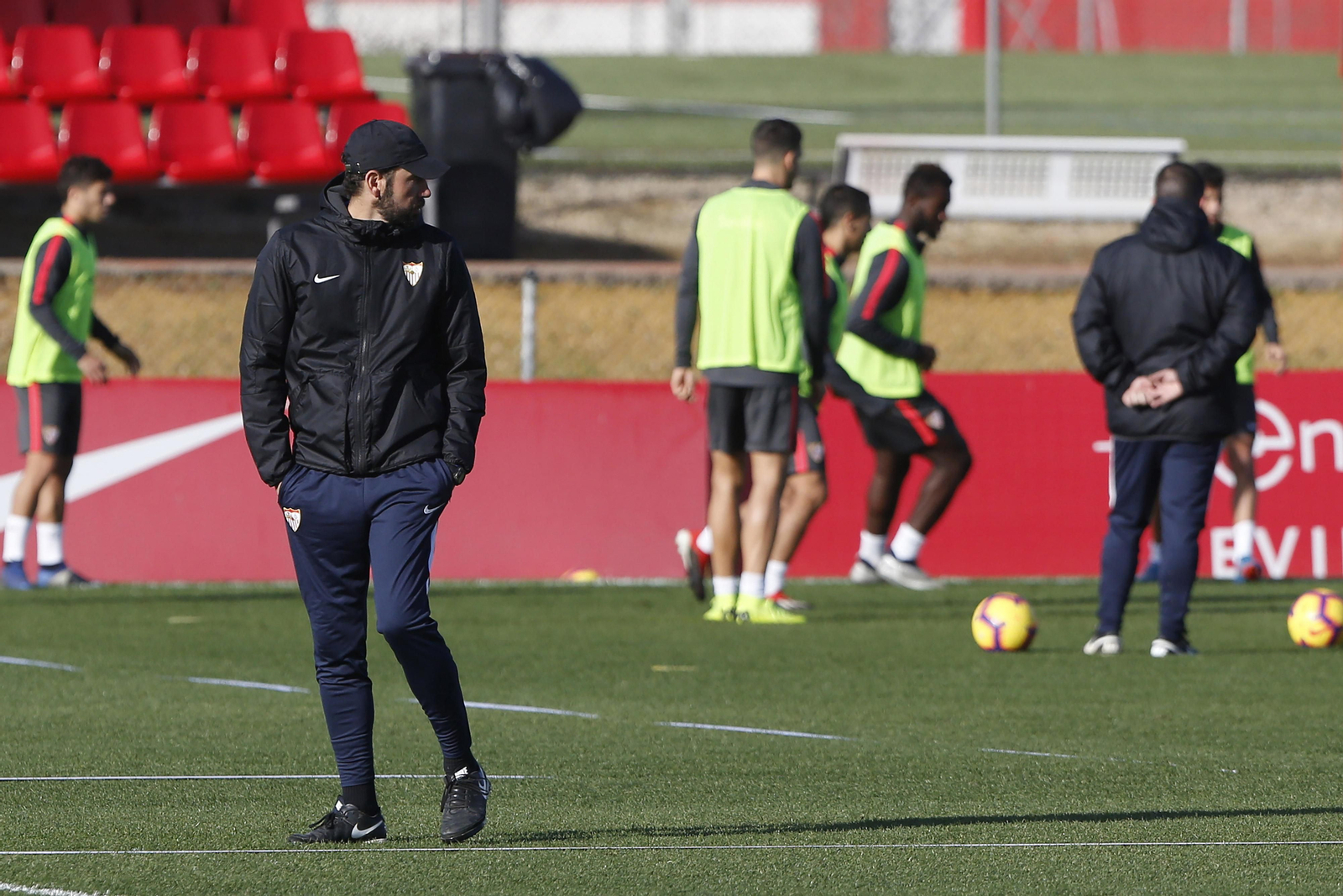 Pablo Machín mantiene su mismo mensaje público y espera en enero los fichajes prometidos en verano.
