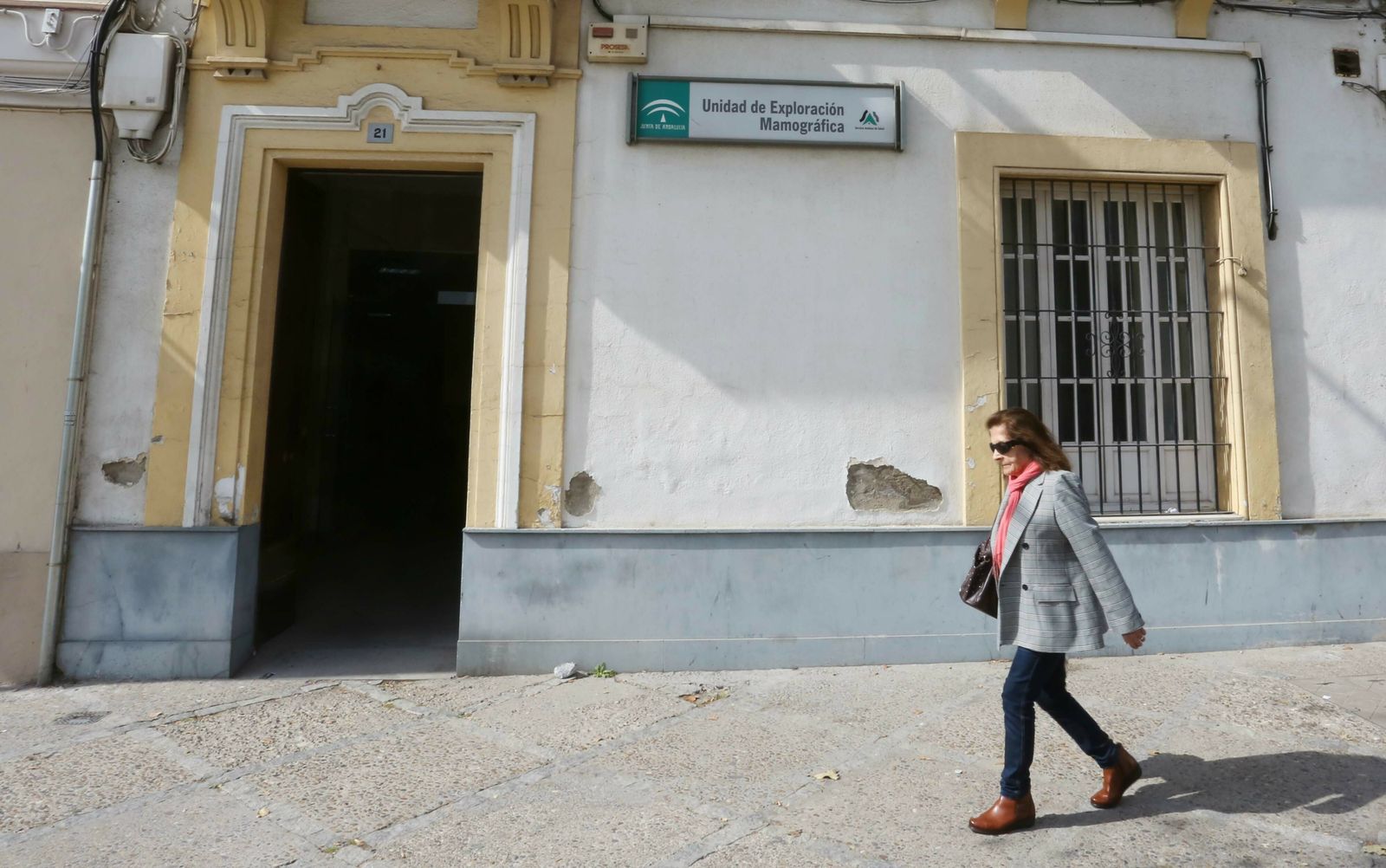 Entrada a la Unidad de Exploración Mamográfica de la calle Guadalete.