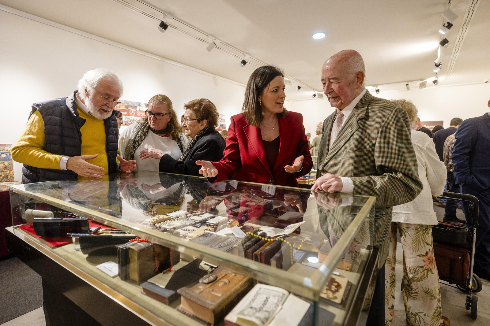 Las imágenes de la inauguración de la exposición por el centenario de la librería Bozano en San Fernando.