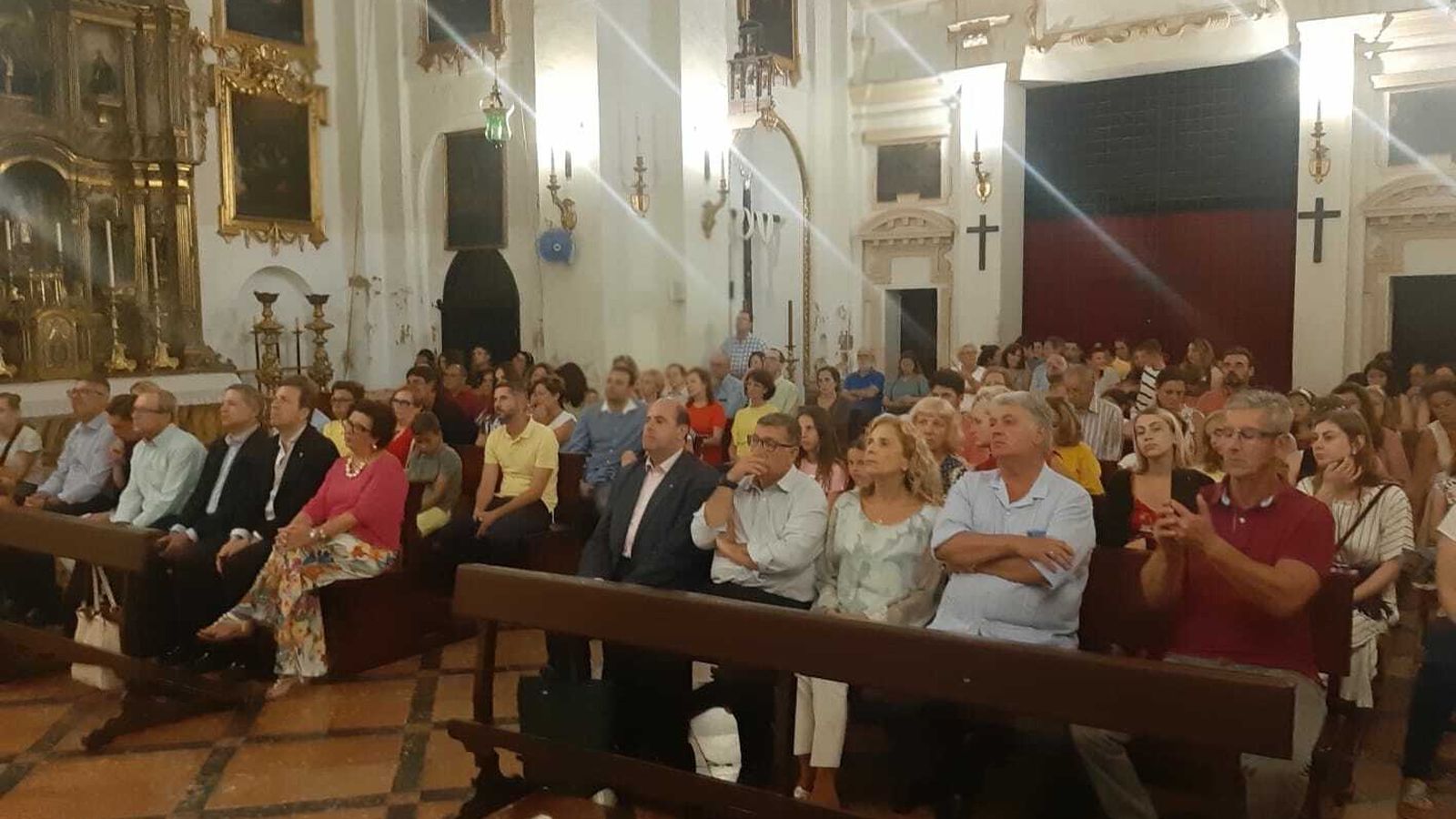 Representantes de las hermandades y familias en el ex convento de la Paz.