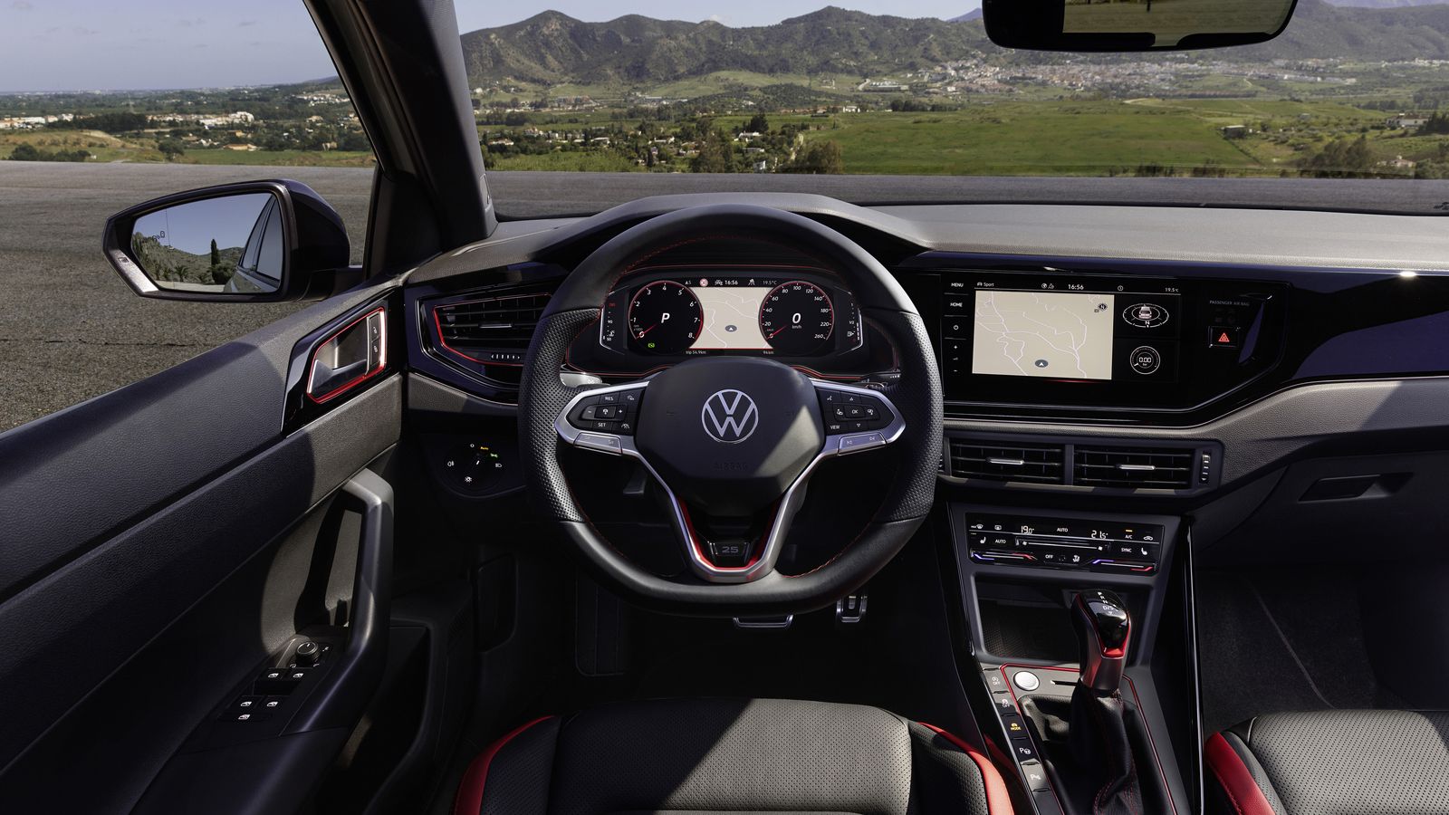 El puesto de conducción refleja el carácter deportivo de esta versión.