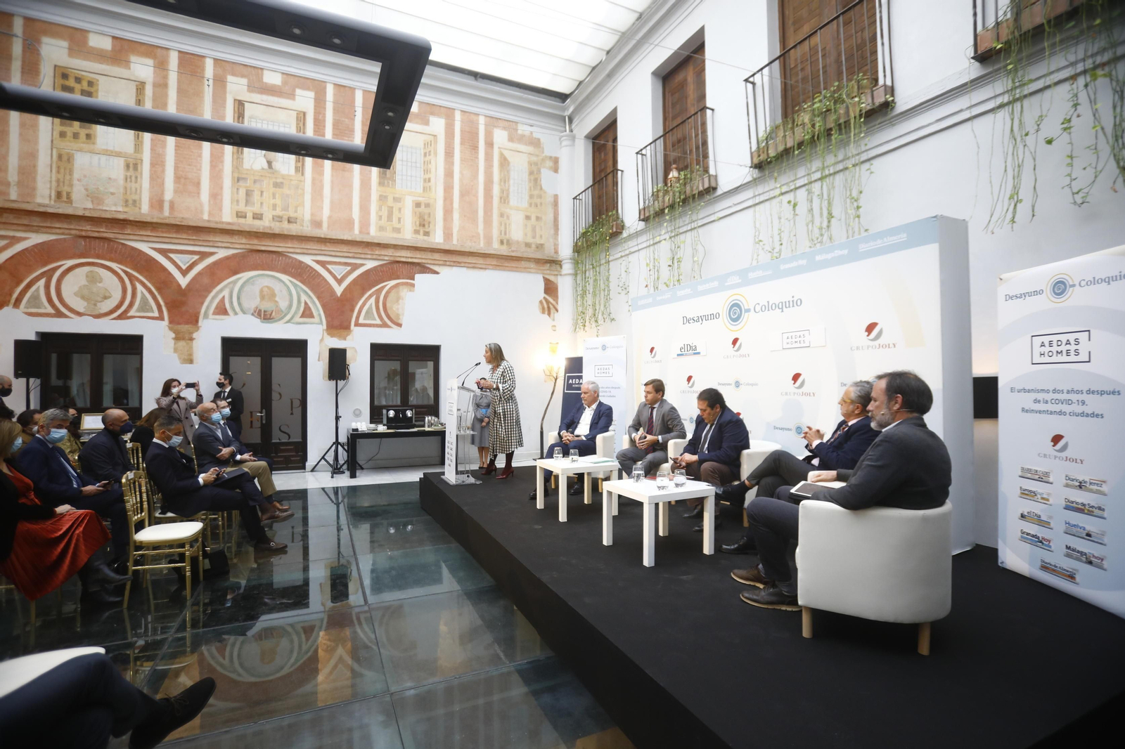 Fografías del desayuno coloquio de Grupo Joly: El urbanismo dos años después del covid