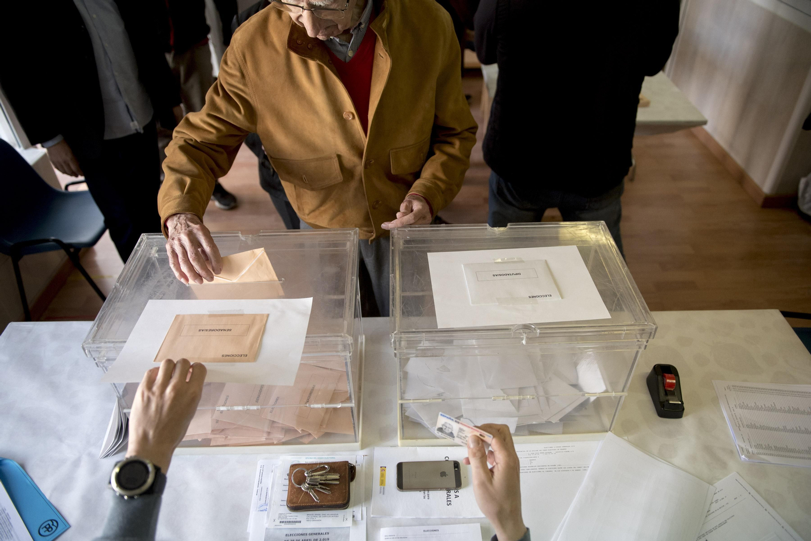 Las imágenes de la jornada de elecciones generales en Granada