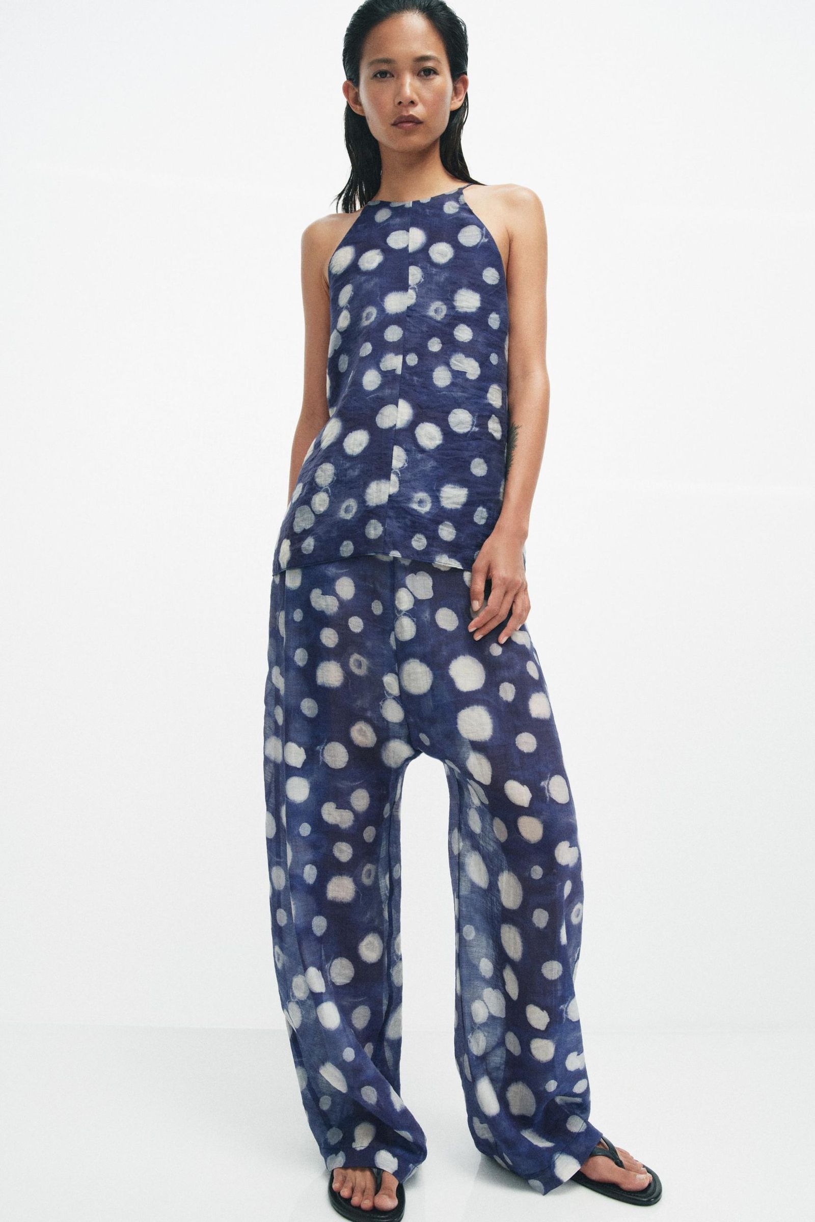 Conjunto de lunares de Zara.