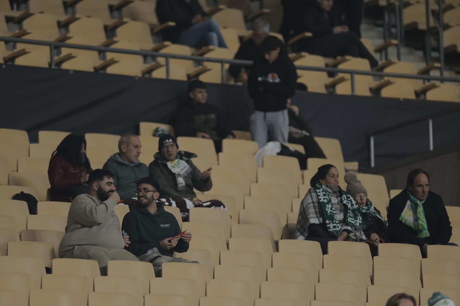 Búscate en las fotos del Betis - Utrecht