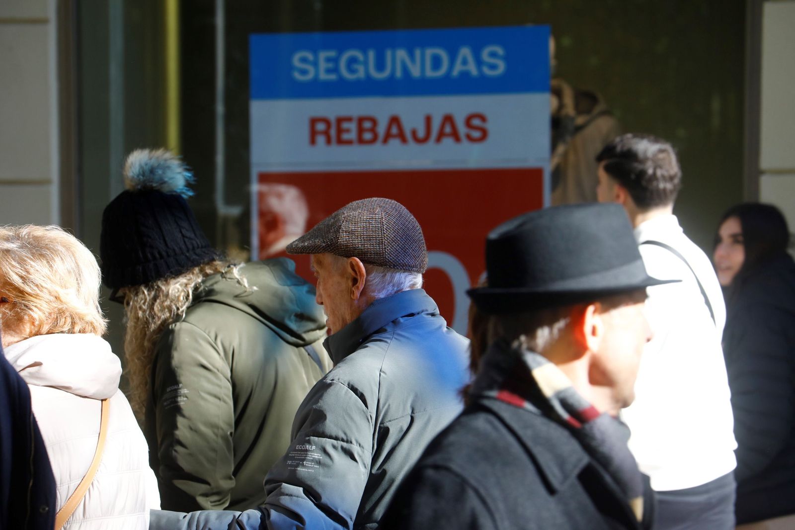 Los cordobeses se lanzan a por las rebajas de invierno, en imágenes