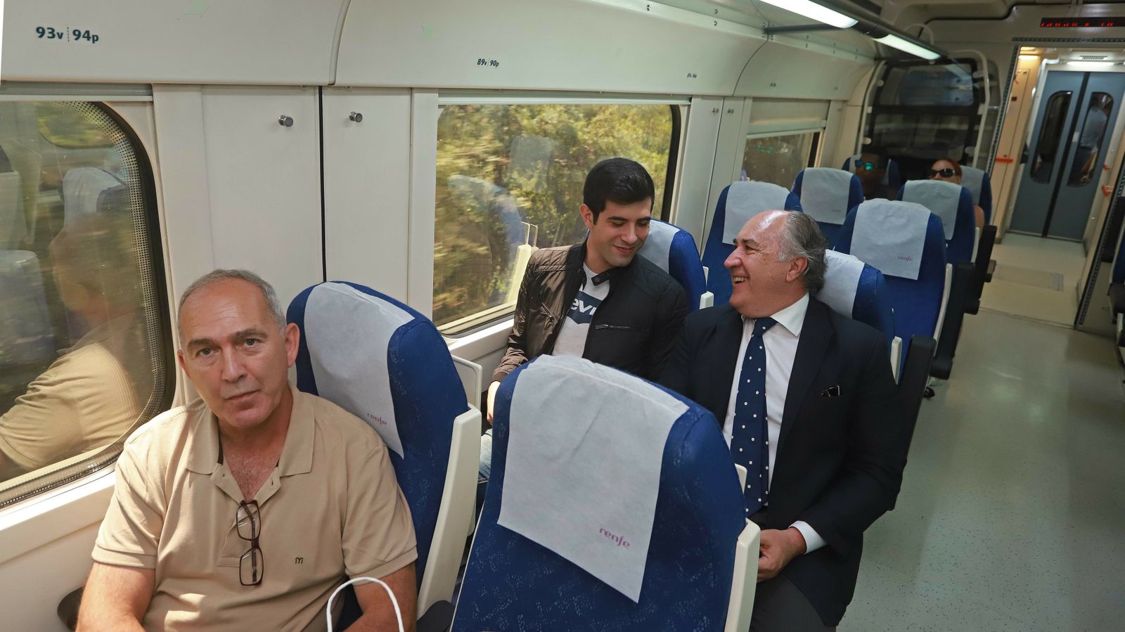 Las mejores fotos del viaje reivindicativo de los alcaldes a Ronda en tren