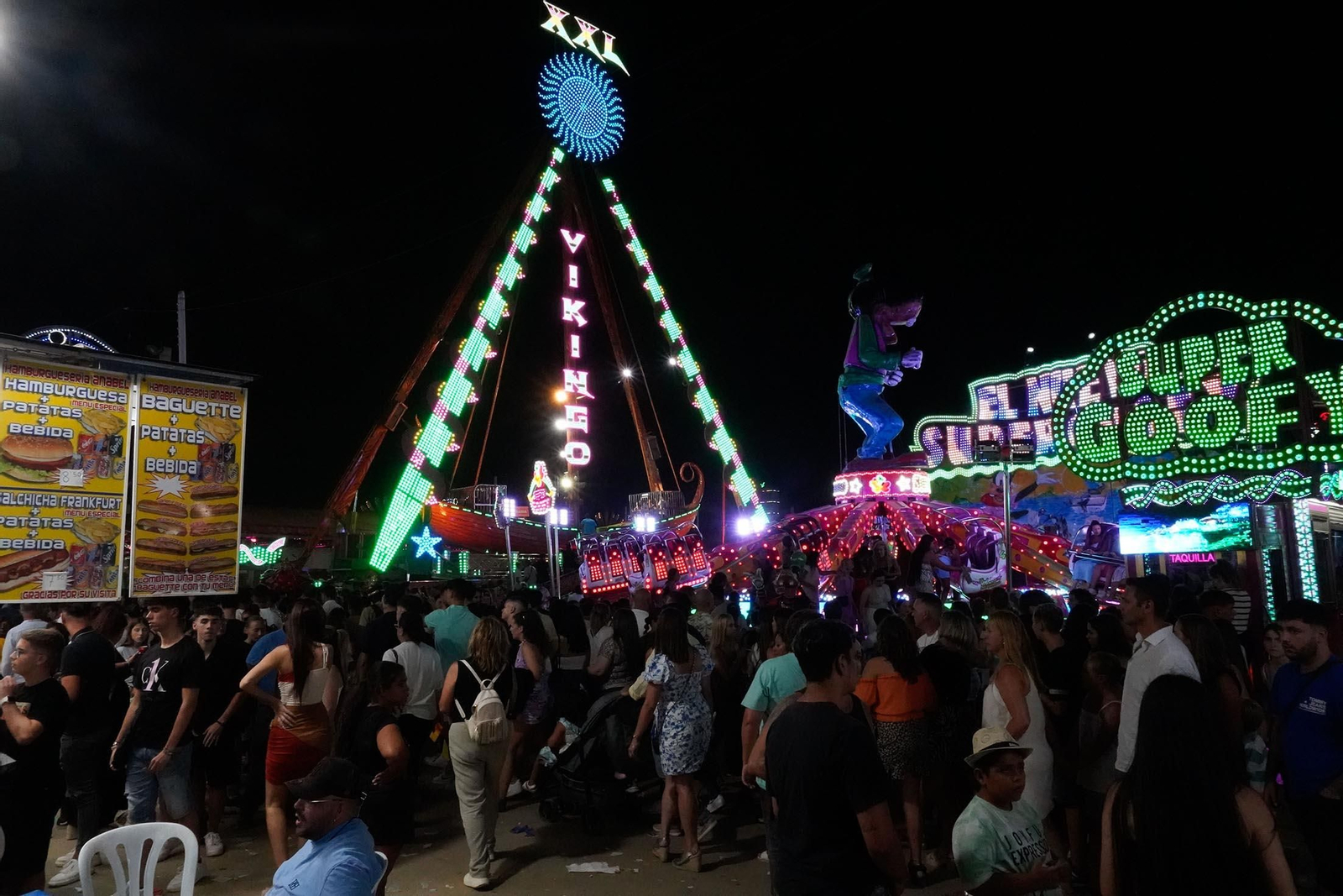 Ambiente de las Fiestas Colombinas del sábado 3 de agosto en Huelva