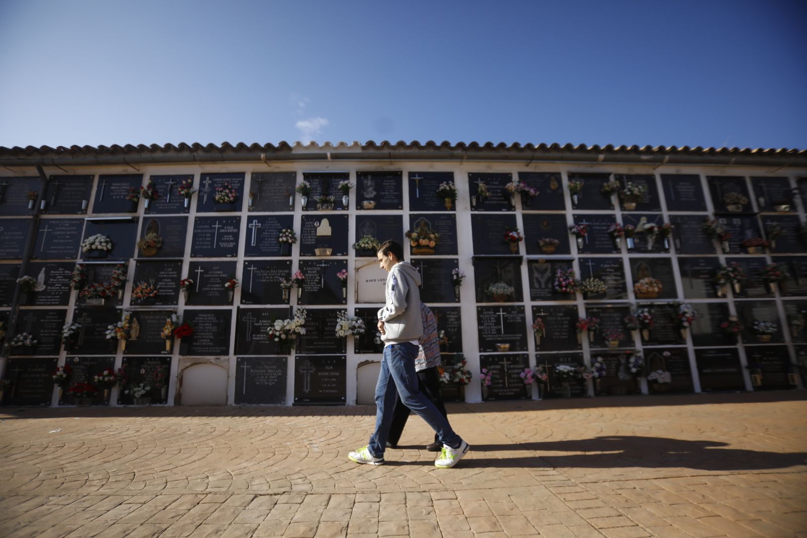 Las imágenes del día de Los Santos en los cementerios de Córdoba