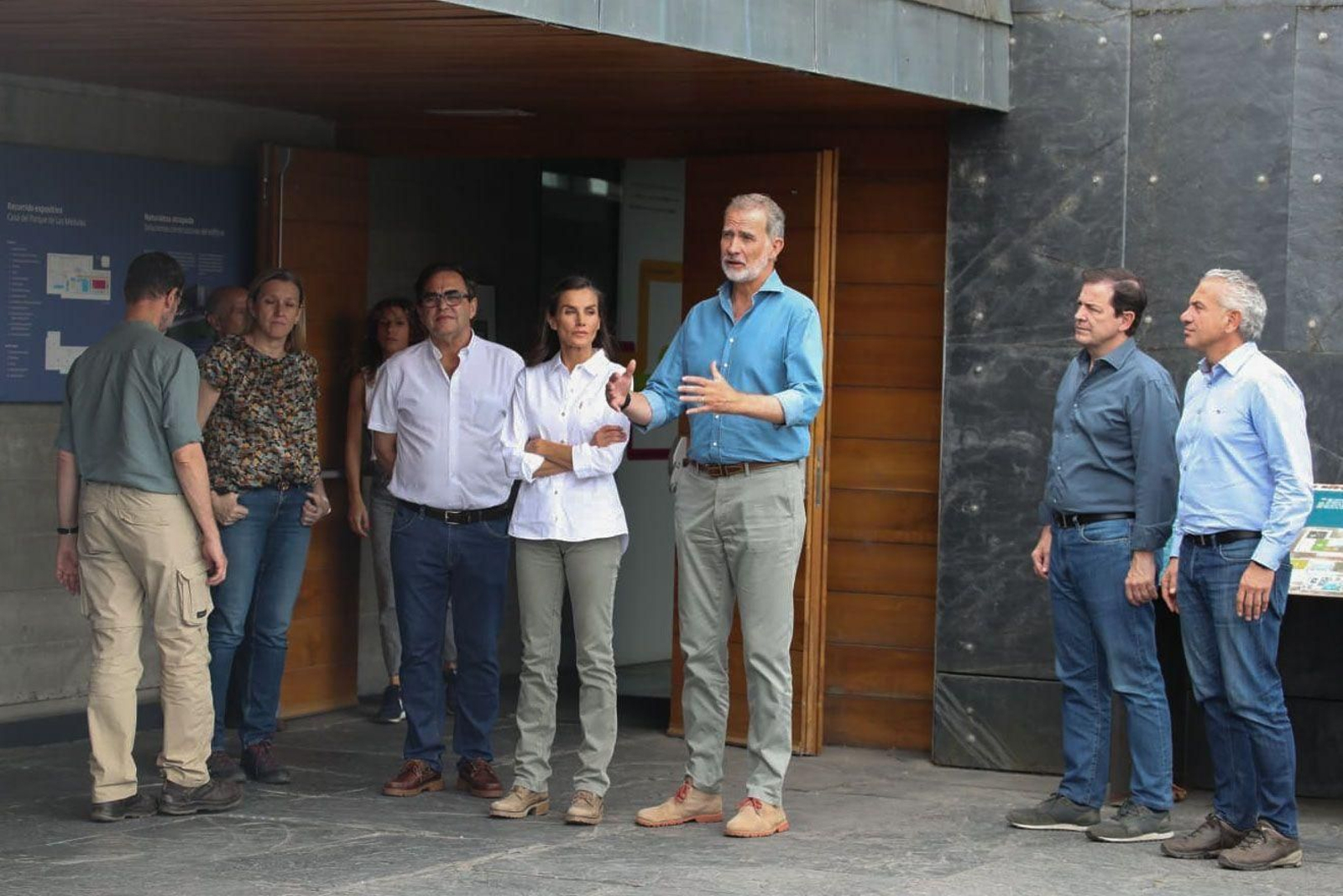 Las fotos de la visita de los Reyes a las zonas afectadas por los incendios en Sanabria y Las Médulas