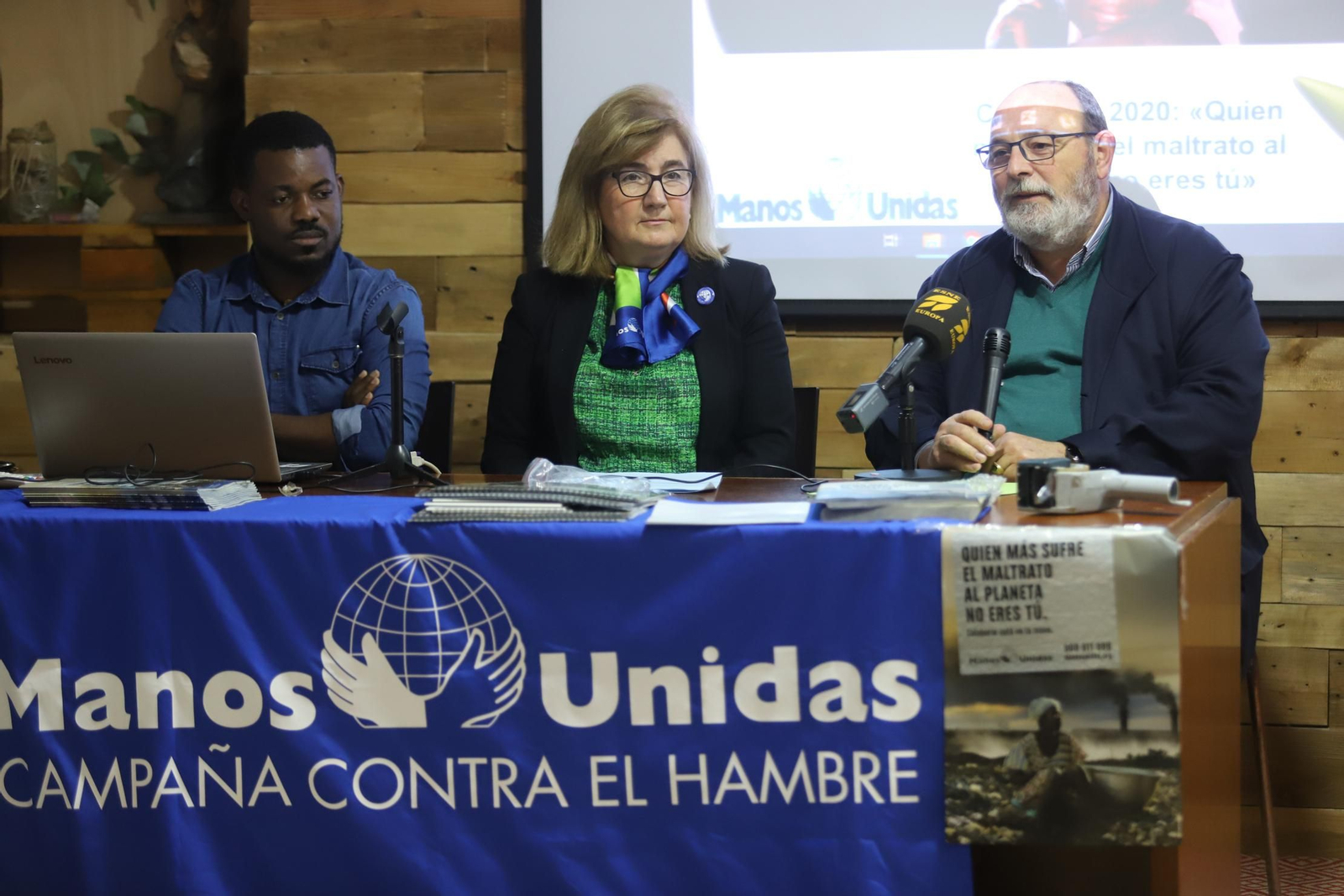 Pilar Jiménez, en el centro de la imagen, en la presentación de la campaña anterior.