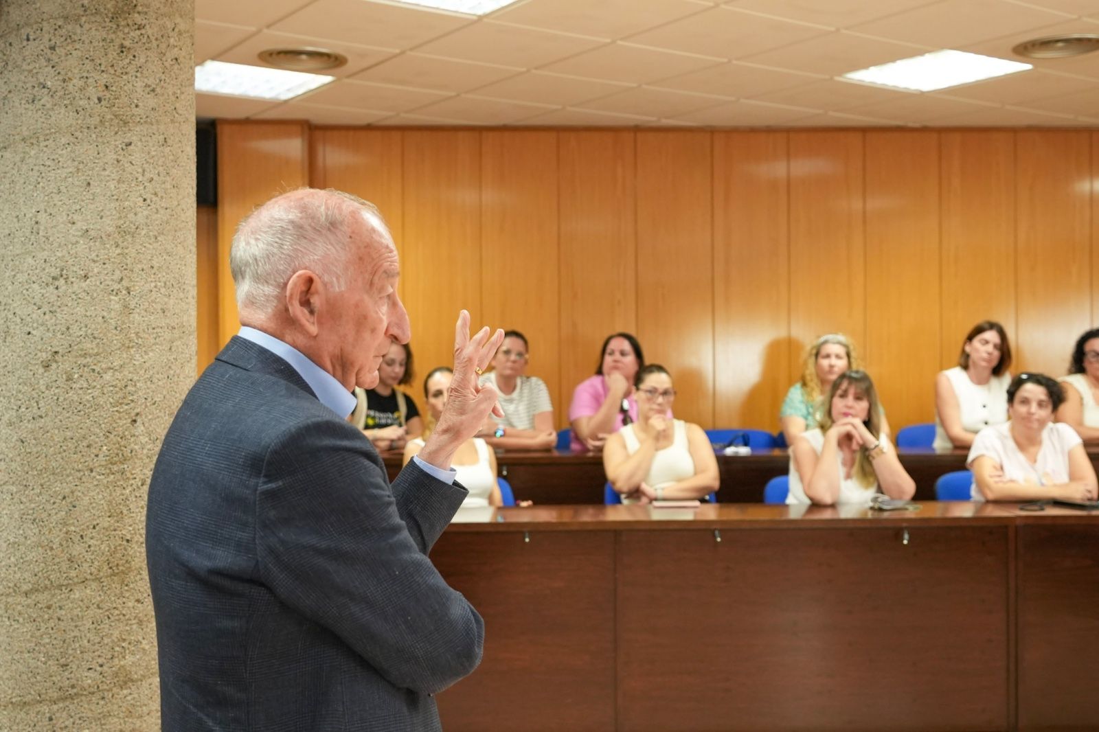 El Ayuntamiento de Roquetas se reúne con las AMPAs para coordinar el nuevo curso escolar