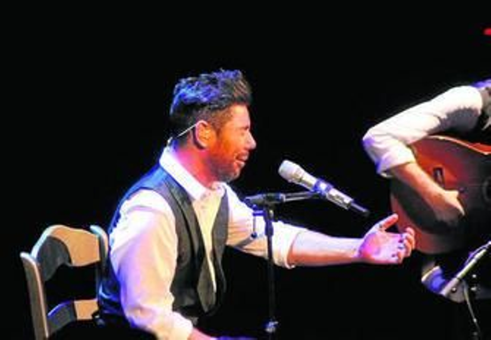 Miguel Poveda durante su actuación del viernes en Almería.