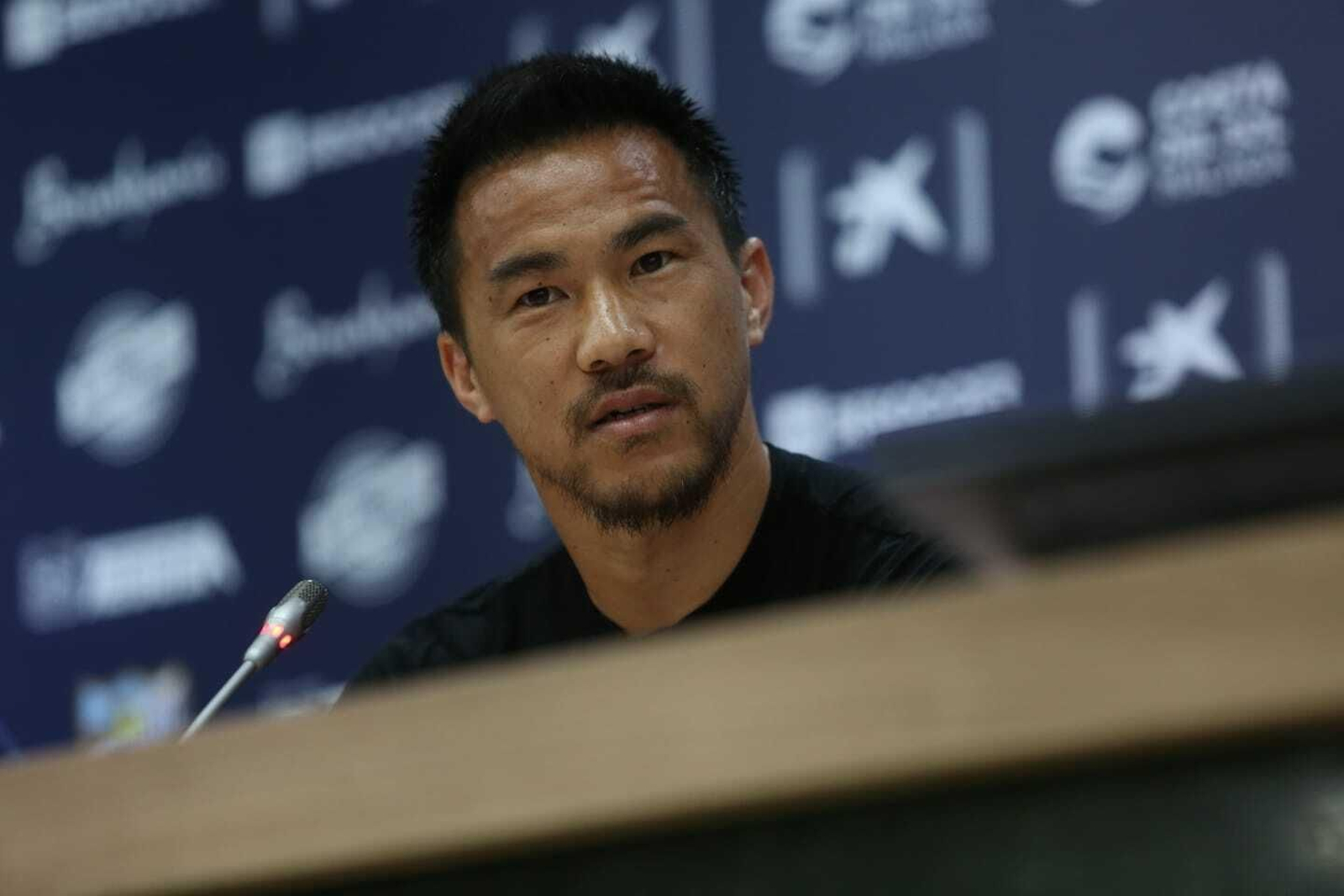 Okazaki, durante su presentación en La Rosaleda.