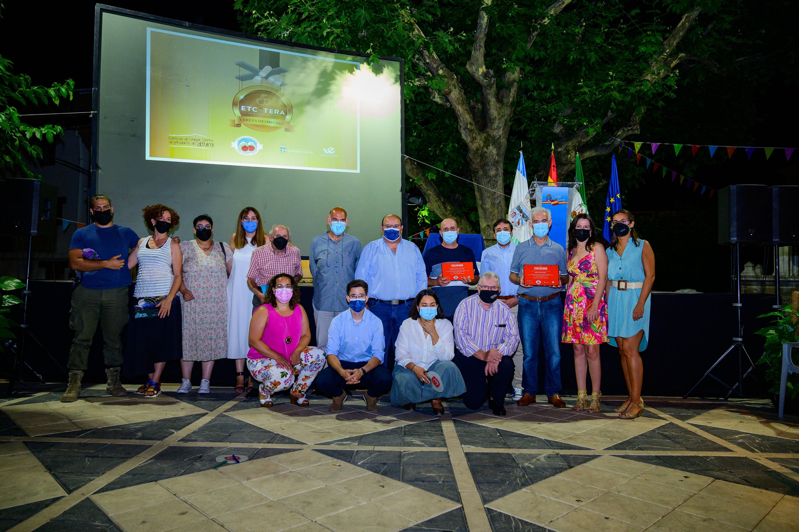Foto de familia todos los premiados en Guéjar Sierra