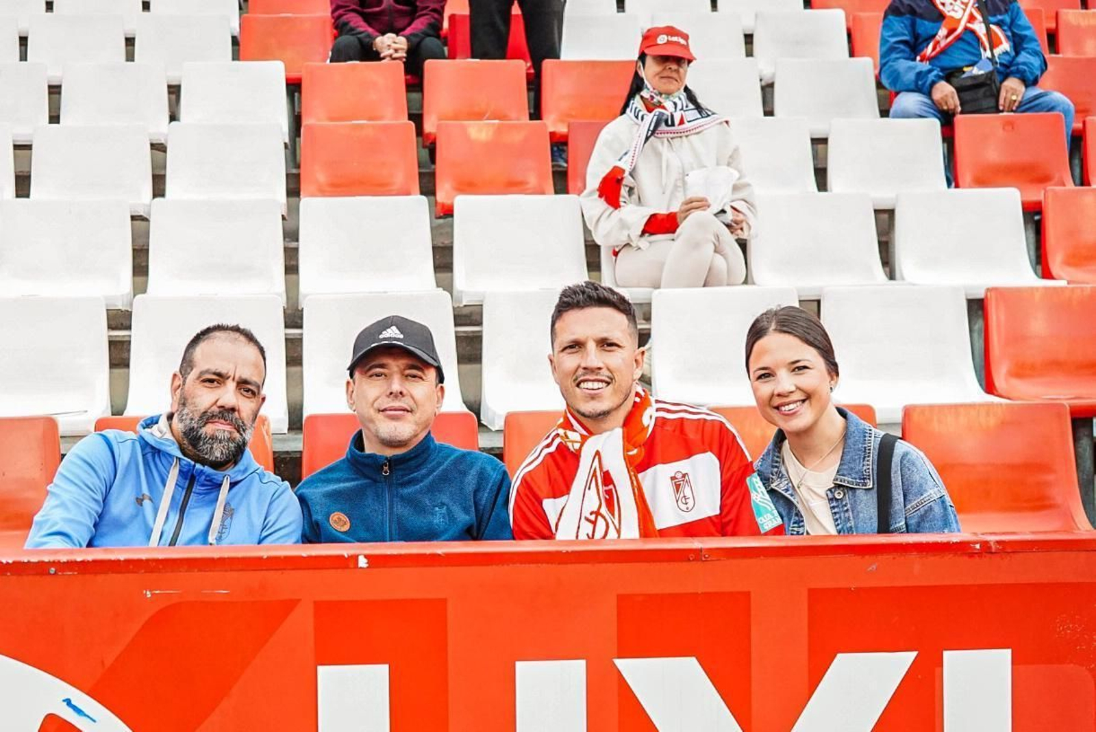 Encuéntrate en la grada de Los Cármenes en el Granada-Osasuna