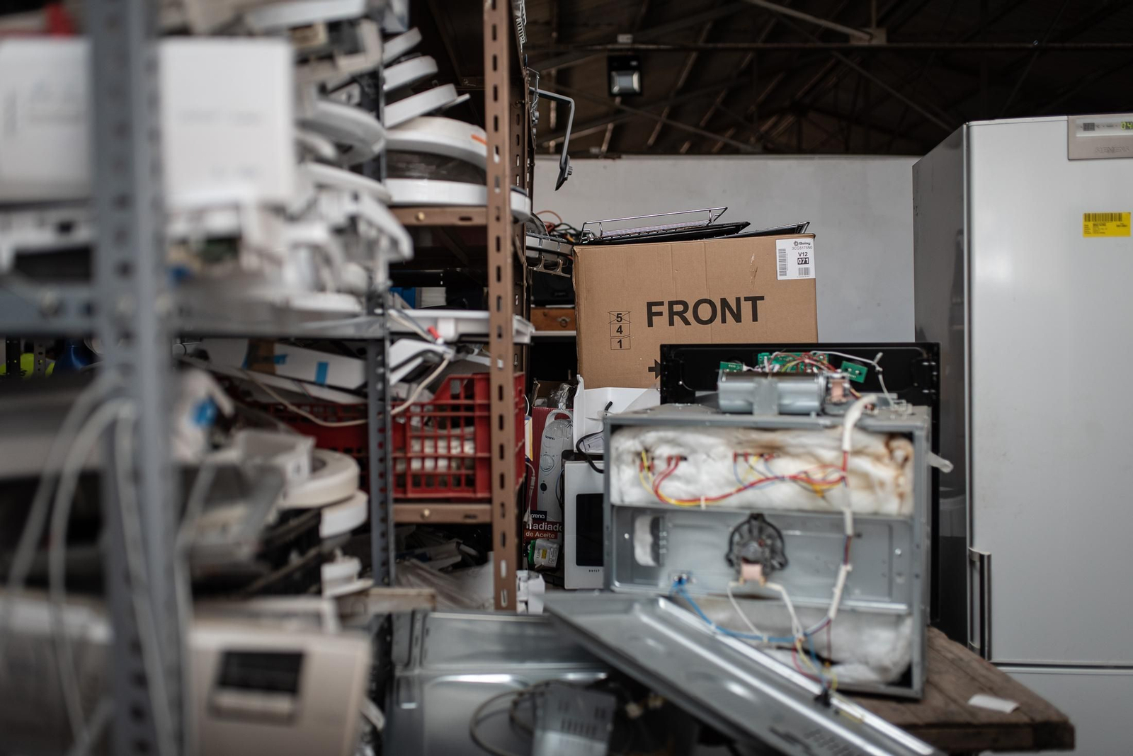 Una visita a la tienda de Traperos de Emaús en imágenes