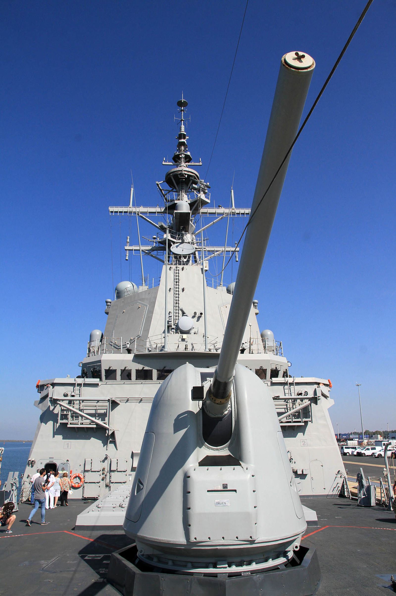 Imágenes de la Fragata Cristóbal Colón F-105