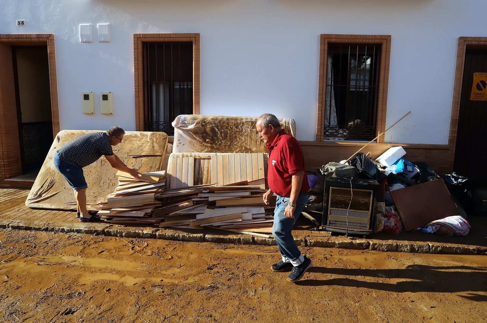 Imágenes de los destrozos provocados por el temporal en Lepe