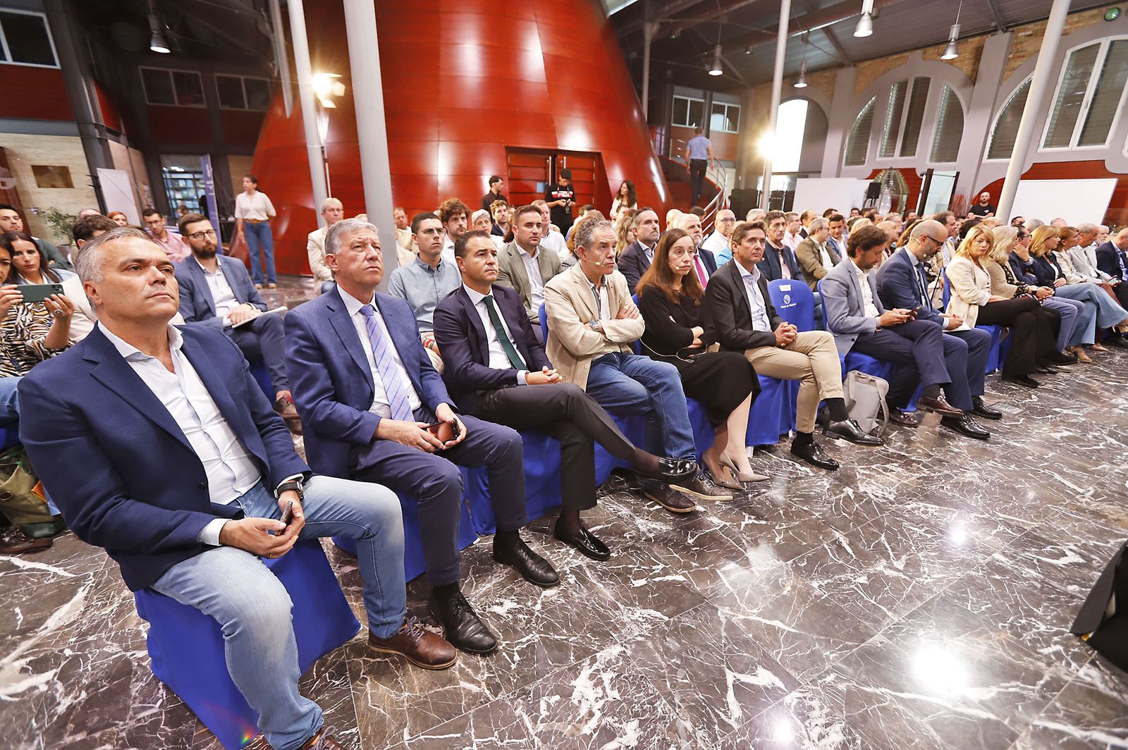 Las imágenes en el Desayuno-Coloquio del Grupo Joly "Competitividad innovación y eficiencia el sector de los frutos rojos ante el reto de la sostenibilidad"