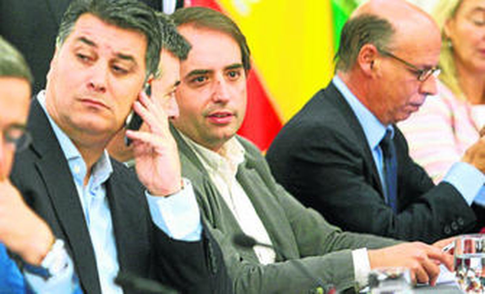 Parte del Grupo Popular en la Diputación durante el pleno de ayer, con Romaní, Fernández (medio tapado), Saldaña y Liaño de izquierda a derecha.