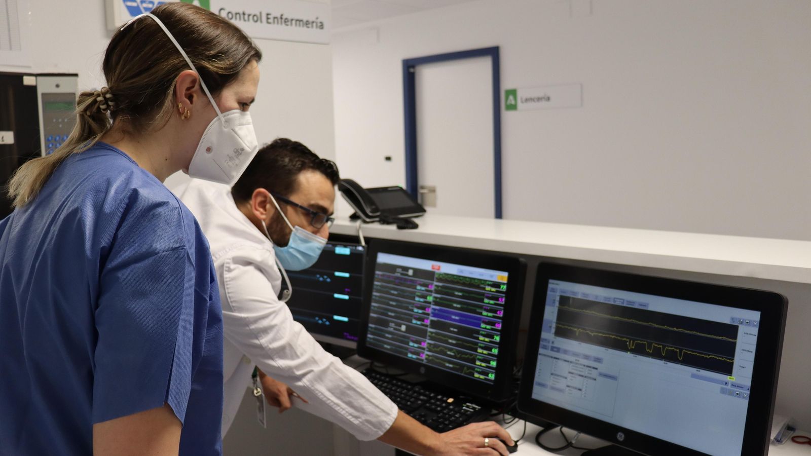 Pantallas de monitorización de pacientes UCRI