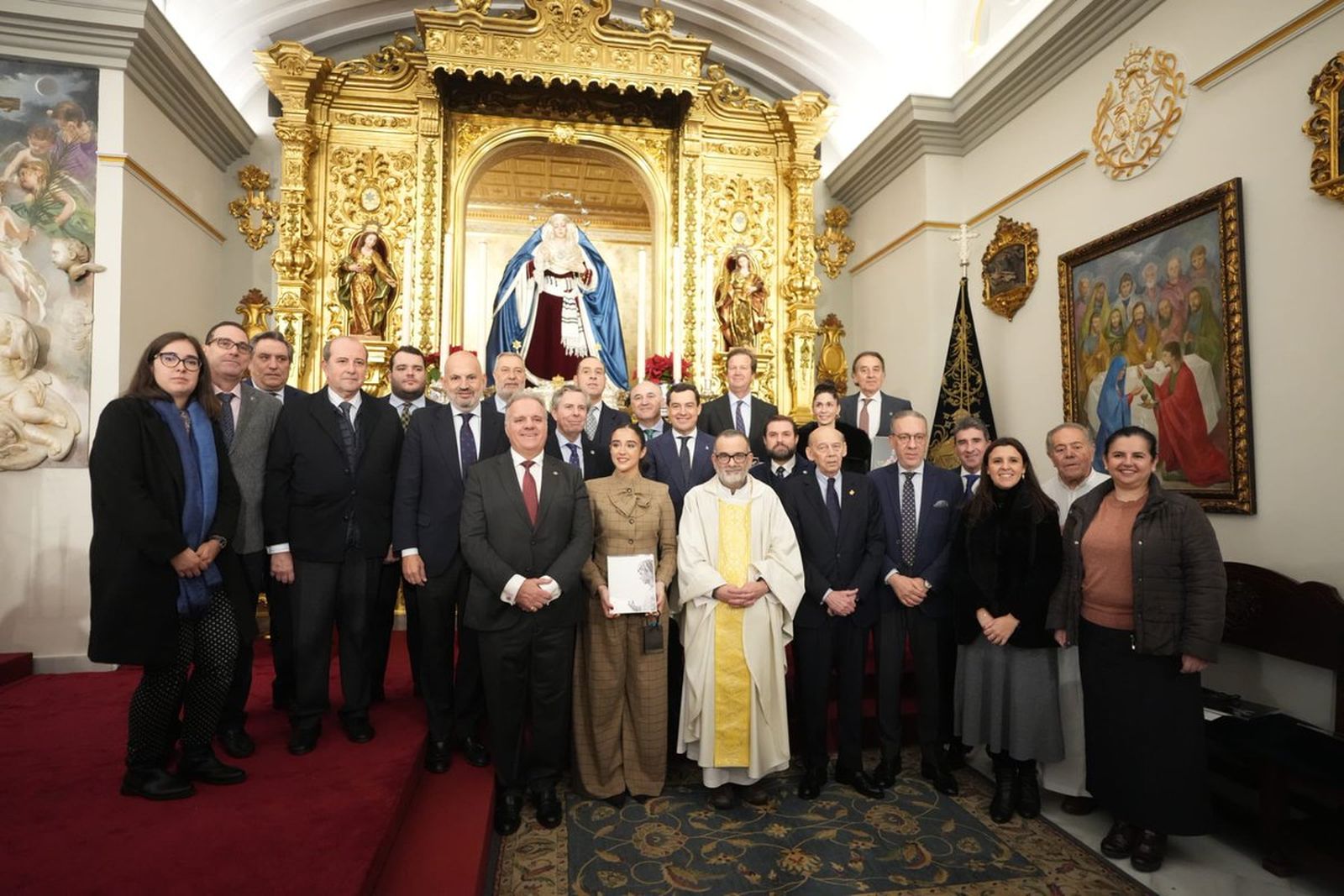 Entrega de la tiara a la Estrella de la Ilusión en la capilla de la Estrella la mañana del 3 de enero