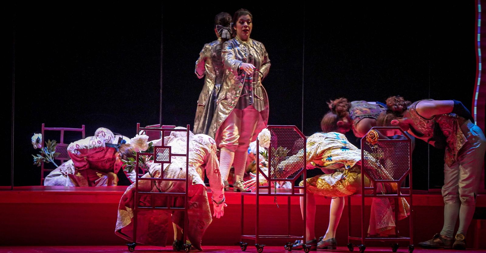 Imágenes de la ópera 'I Tre Gobbi' en el Teatro Villamarta